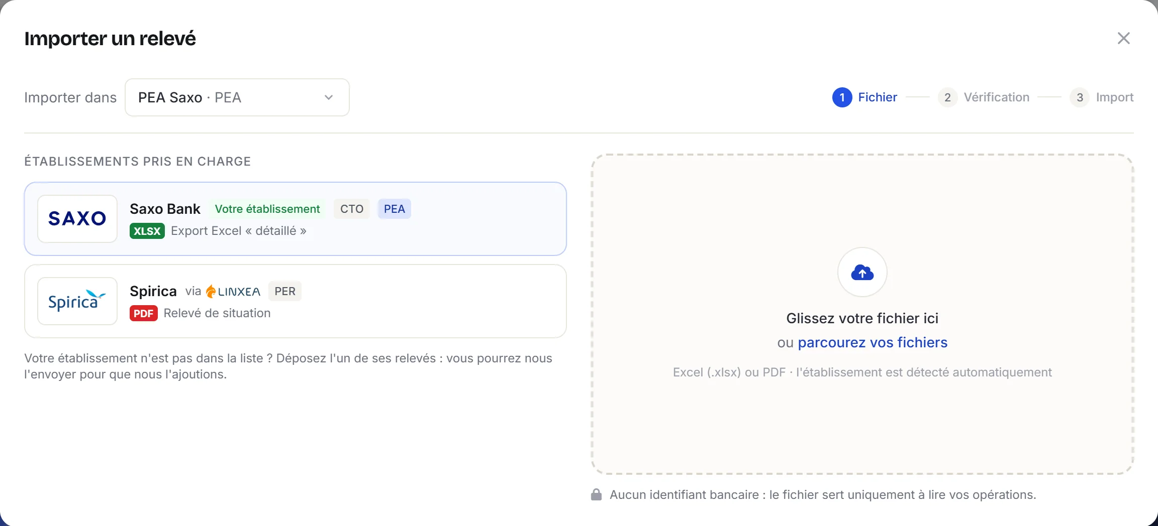 Fenêtre « Importer un relevé » : Saxo Bank listé comme établissement pris en charge, et zone de dépôt du fichier
